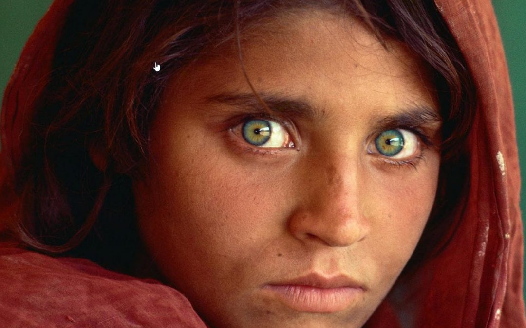 L’Afghane aux yeux verts rentre en Afghanistan après 30 ans d’exil