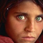 L’Afghane aux yeux verts rentre en Afghanistan après 30 ans d’exil