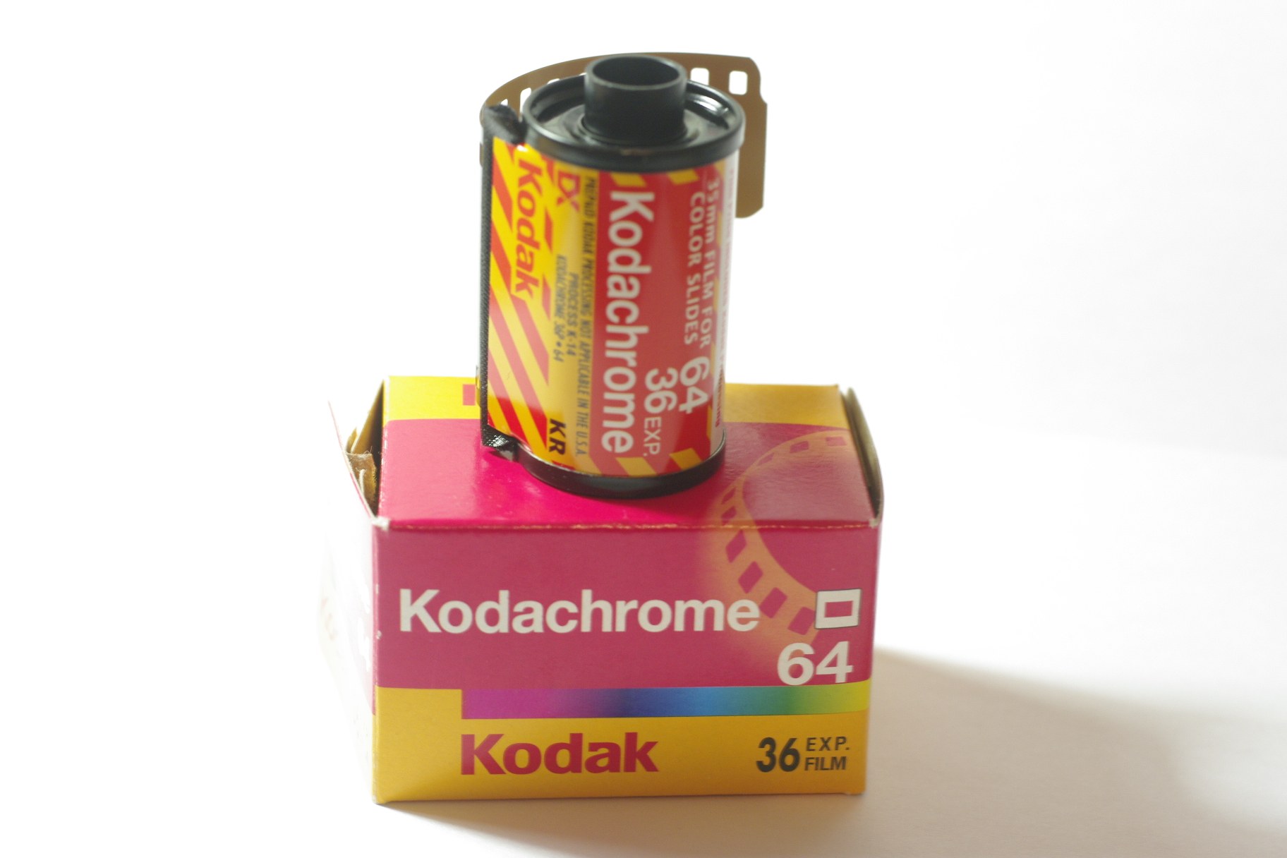 Boîte et cartouche de film diapositive couleur Kodak Kodachrome 64