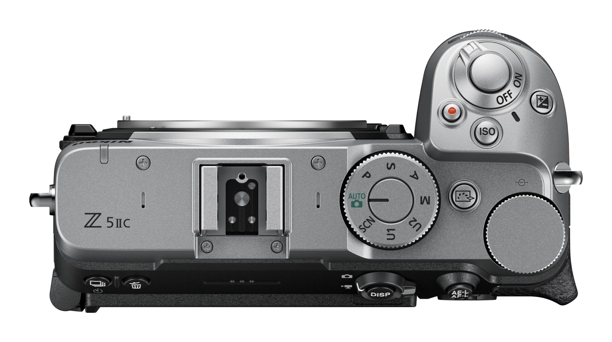 Vue de dessus du Nikon Z5IIC argenté montrant le capot plat et la molette des modes avec la position SCN